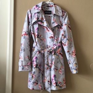 GUESS trench coat with a flower pattern